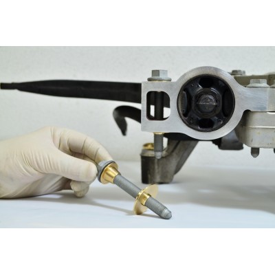 Audi TTRS 8J TyrolSport framvagncentrerings kit med 2 ARP bultar