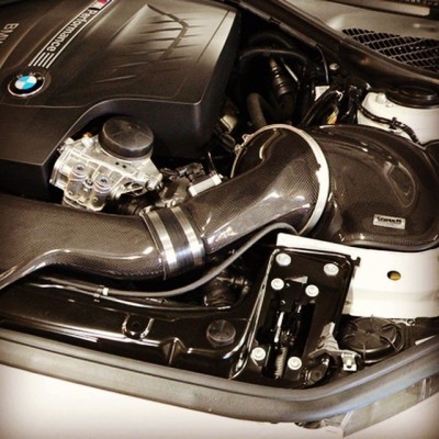 BMW M135i N55 F20 GruppeM Kolfiber insugskit