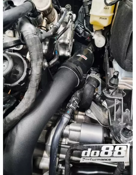VW Golf 2,0TFSi GTi Clubsport MK8 EA888 EVO4 DO88 för Standard IC tryckrör med svarta slangar