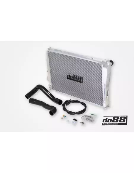 BMW M3 3,2 E46 DO88 Vattenkylare Aluminium med svarta slangar (kit)