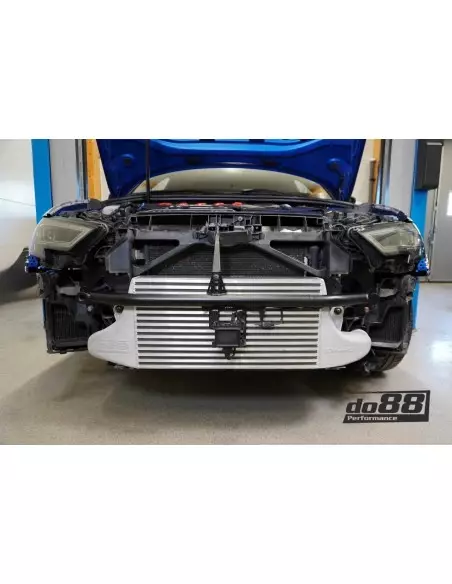 Audi RS3 2,5TFSi 8V Facelift DO88 Intercooler Mera med svarta slangar och tryckrör