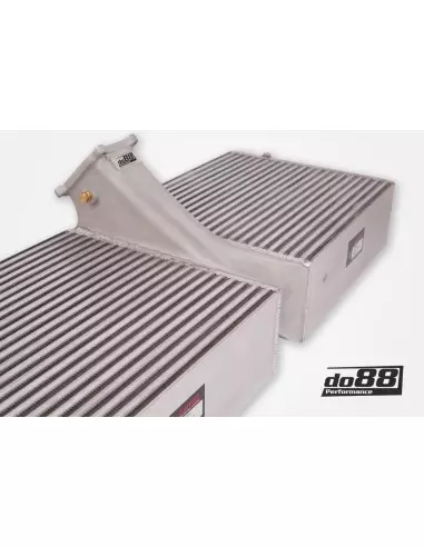 Porsche 992 Turbo DO88 Intercooler kit Big Pack med svarta slangar och tryckrör