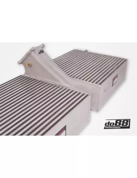 Porsche 992 Turbo DO88 Intercooler kit Big Pack med svarta slangar och tryckrör