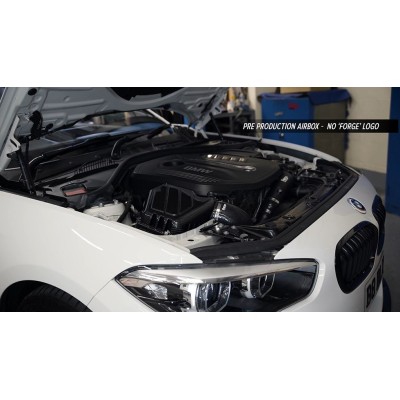 BMW 440i F32/F33 B58 Forge Motorsport Insugssystem Kolfiber med sportluftfilter och insugs slang i svart silicon