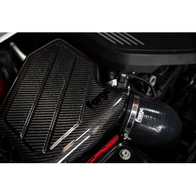 BMW 440i F32/F33 B58 Forge Motorsport Insugssystem Kolfiber med sportluftfilter och insugs slang i svart silicon