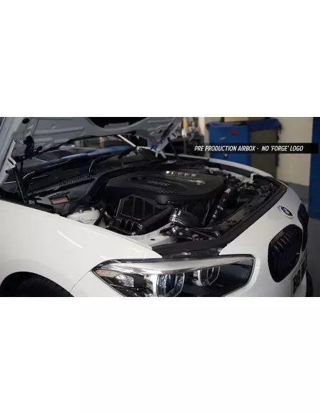 BMW 340i F30/F31 B58 Forge Motorsport Insugssystem Kolfiber med sportluftfilter och insugs slang i svart silicon