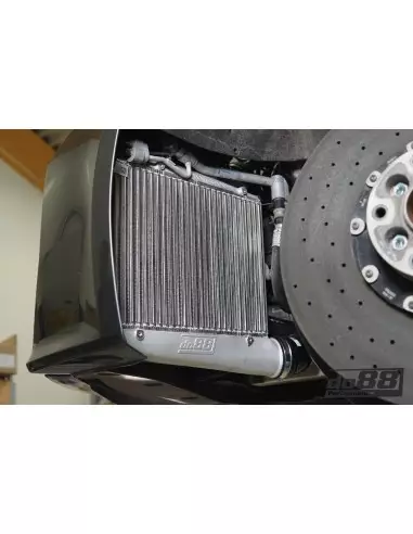 Audi RS6 4,0TFSi V8 C8 DO88 Intercooler MERA kit med svarta slangar och kolfiber luftstyrning
