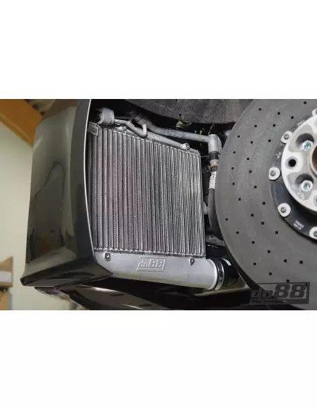 Audi RS6 4,0TFSi V8 C8 DO88 Intercooler MERA kit med svarta slangar och kolfiber luftstyrning