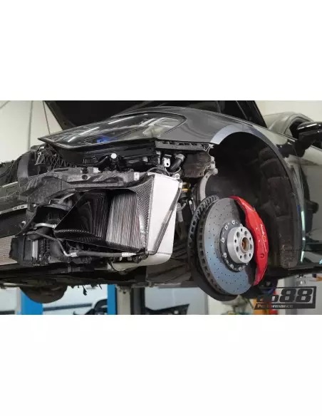 Audi RS6 4,0TFSi V8 C8 DO88 Intercooler MERA kit med svarta slangar och kolfiber luftstyrning