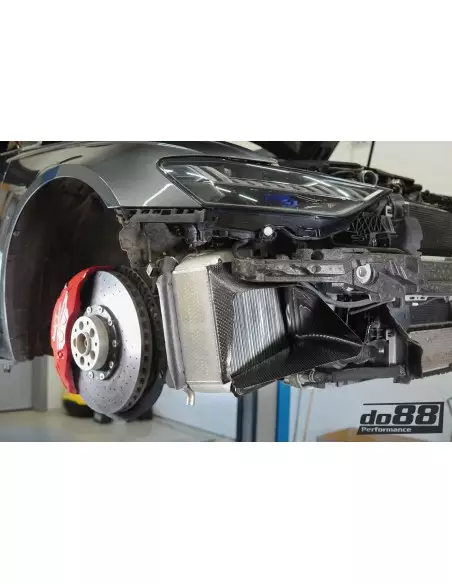 Audi RS6 4,0TFSi V8 C8 DO88 Intercooler MERA kit med svarta slangar och kolfiber luftstyrning