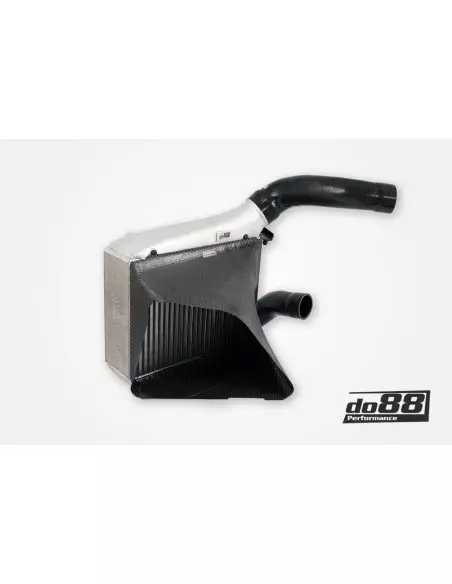 Audi RS6 4,0TFSi V8 C8 DO88 Intercooler MERA kit med svarta slangar och kolfiber luftstyrning