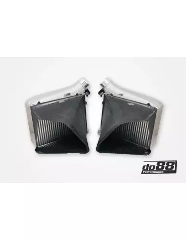Audi RS6 4,0TFSi V8 C8 DO88 Intercooler MERA kit med svarta slangar och kolfiber luftstyrning