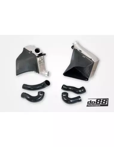 Audi RS6 4,0TFSi V8 C8 DO88 Intercooler MERA kit med svarta slangar och kolfiber luftstyrning