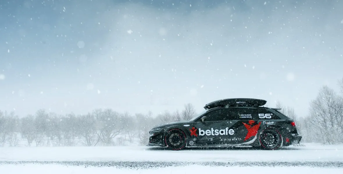 Jon Olsson med sin RS6 DTM